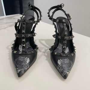 VALENTINO ROCKSTUD HEELS!